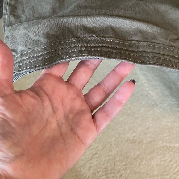 Abercrombie Women’s Relaxed Cargo Pants - Picture 10 of 10